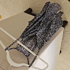 Hi-low black and white tank top